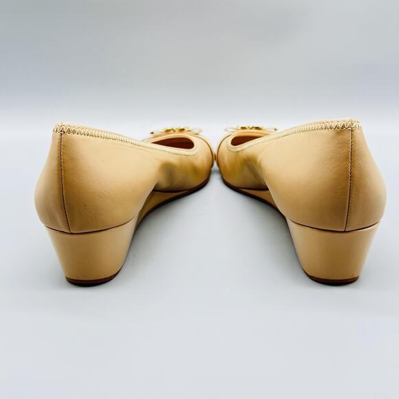 Cole Haan Shoes Womens 10 Beige Leather Bow Logo Cap Toe Pumps Slip On NEW - Picture 8 of 13